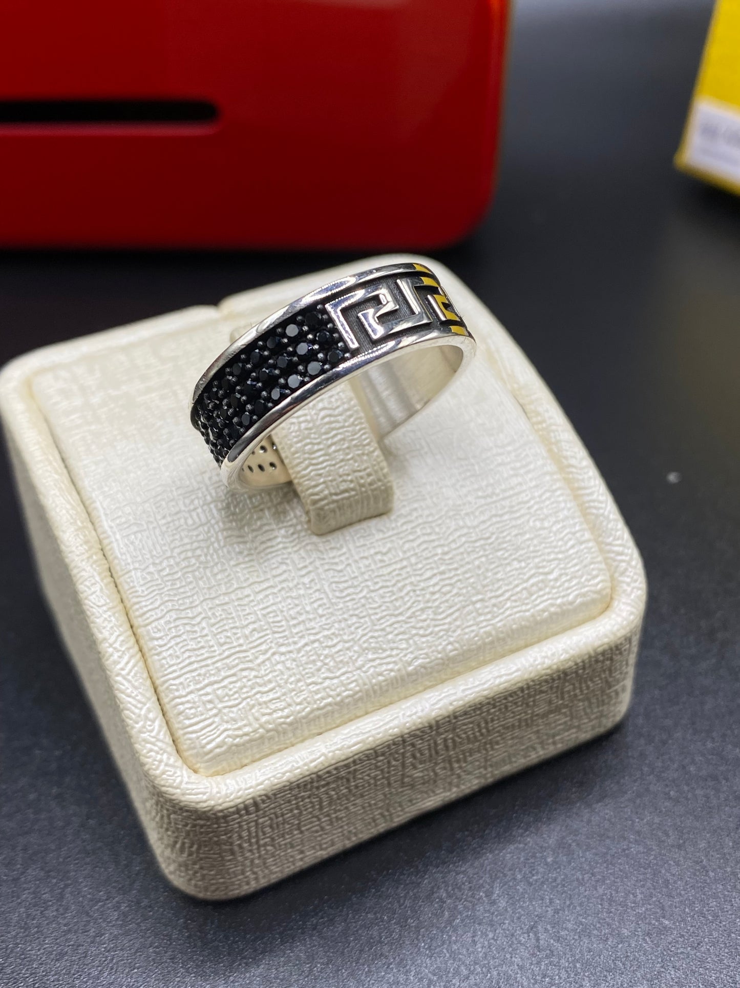 Anneau black versace
